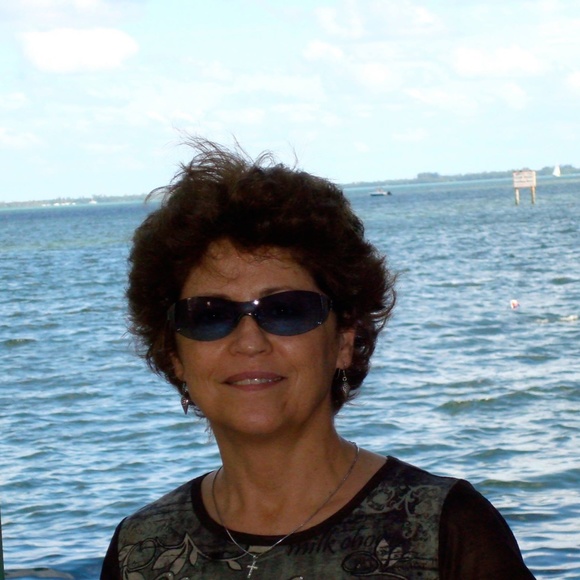 Meet your Posher, Erina - Picture 2 of 3